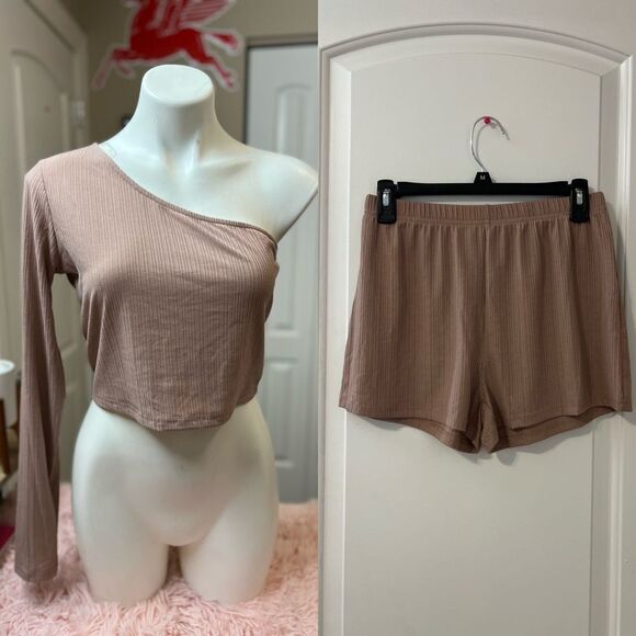 Shorts and top two piece set - Picture 1 of 6